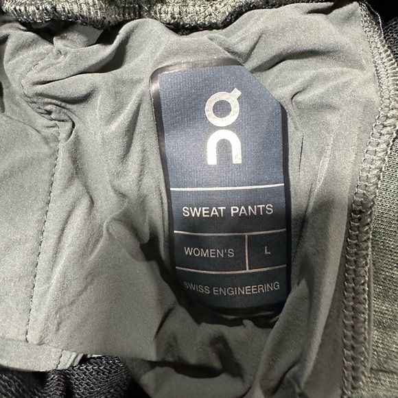 On Running jogger Sweatpant, Women's Size L - Beluga Green - Picture 10 of 11